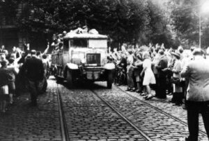 3 septembre 1944 - Le 11ème régiment de Cuirassiers entre dans Lyon - Photo 1