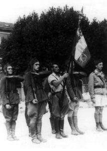 Début septembre 1944 - Lyon La Part Dieu - L'étendard et sa garde