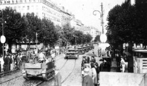 19 juillet 1945 - Passage du convoi d'engins blindés. Du llème régiment de Cuirassiers dans les rues de Lyon - Photo 2