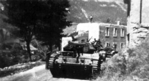 Le 20 juillet 1945 Le 1er peloton a arrêté le convoi au niveau de l'auberge 'Le Refuge'. Cette dernière a été incendiée par les Nazis - Photo 1