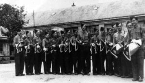 Pithiviers - Juin 1945 - Formation de la fanfare régimentaire