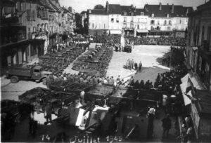 14 juillet 1945 - à Pithiviers - Place de Martroi