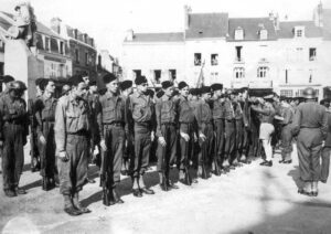 Avril 1945 - Pithiviers - Remise de décoration