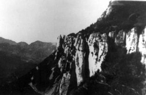 Les Rochers de Chironne qui surplombent la vallée de la Drôme