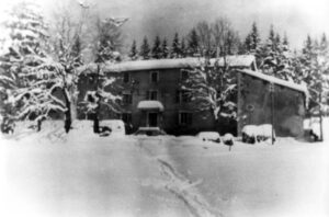 Maison forestiere de Lente - dite des Cygaziers - édifiée en 1840, brulée par les allemands le 31 juillet 1944