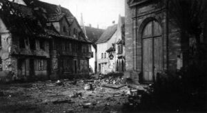 Villes & villages Alsaciens après les combats de novembre 44 et janvier 45. Place de l'église de Masevaux dans le Haut Rhin et Huttenheim dans le Bas Rhin - Photo 1