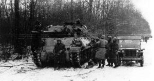 Alsace - Janvier 1945 - Les Blindés de la 1ère D.F.L. Tank 'Destroyer' du 8ème Chasseurs d'Afrique et les 'Light' des Fusiliers Marins - Photo 1