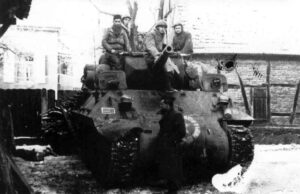 Alsace - Janvier 1945 - Les Blindés de la 1ère D.F.L. Tank 'Destroyer' du 8ème Chasseurs d'Afrique et les 'Light' des Fusiliers Marins - Photo 2