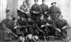 Obenheim - Combats du 4 au 11 janvier 1945 soutenus par le B M.24. Photo-souvenir d'un groupe de Marsouins de la 2ème compagnie